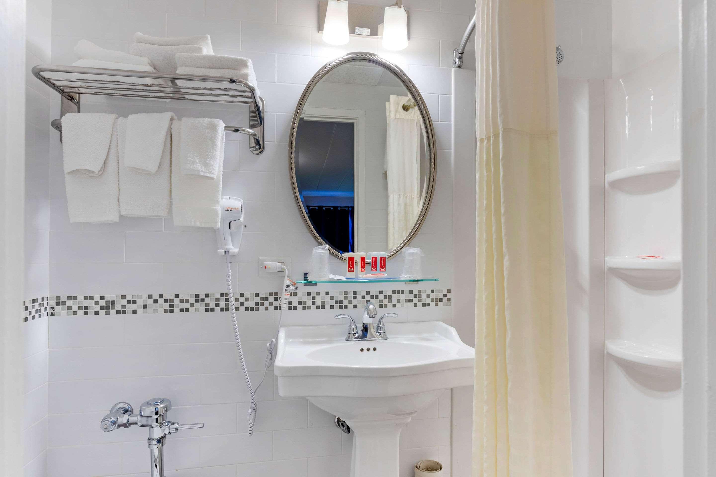 Econo Lodge Хиксвилл Экстерьер фото